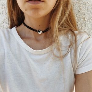 Yin+Yang Choker